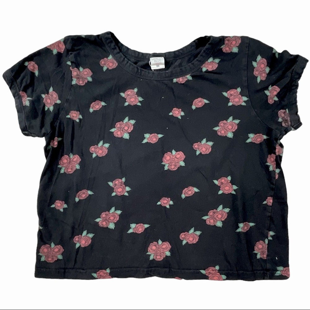 Darling Blue size medium cropped short sleeve black shirt with red & green roses
